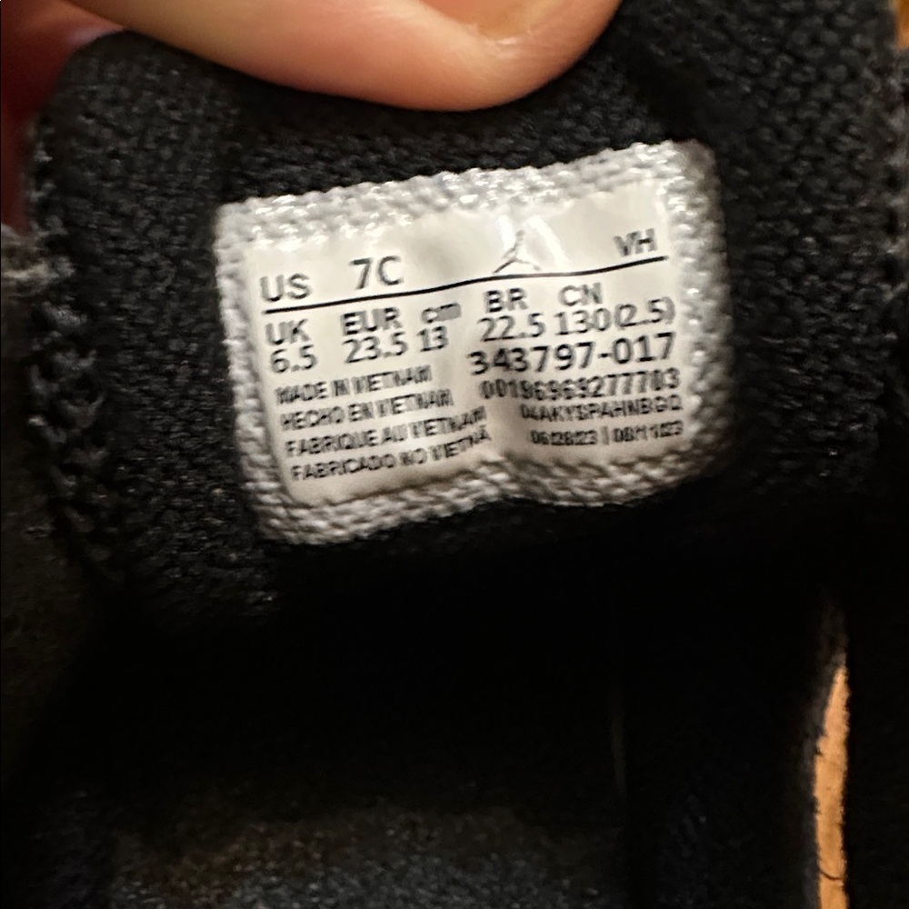 🛍️SAKE🛍Jordan True Flight Black Metallic Gold White High-Top Sneakers for Kids - Picture 4 of 6